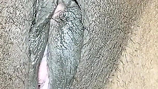 Sister-in-law Cleaned the Pussy by Cutting Hair with a Machine