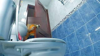 Camera in office bathroom records big ass secretary pissing
