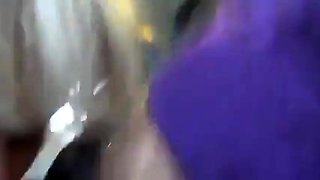 Deutsche Amateure geben Gruppen-Blowjob im Bus