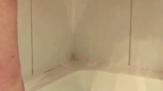 Real British 18-year-old pissing in the shower