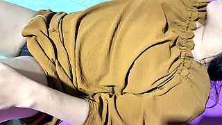 (Handjob) My stepsister is very sexy, her big tits make me horny