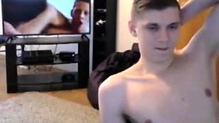 Twink Works Up a Sweat Rubbing One Out on Webcam