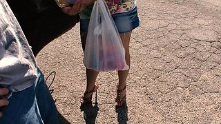 Tia Cyrus Lets Her Stud Shave Her Pussy Before They Bone