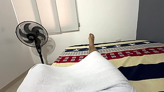 I'm Going to Take a Shower and I See My Exciting Stepsister Naked, I Get Horny and End up Fucking Her Juicy Vagina