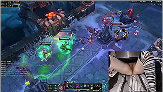 Im Back! Gamer Girl Playing Naked In Bed League Of Legends #20 Luna