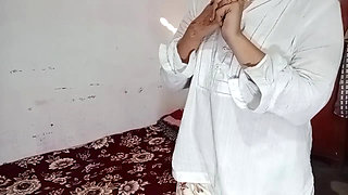 hot aunty seduce  servant when she is alone