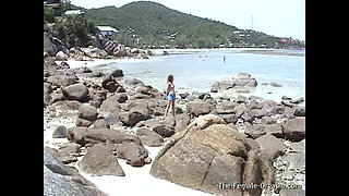 Genie Bunny Wanted to Masturbate on the Beach