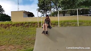 Young babe masturbates in a skate park