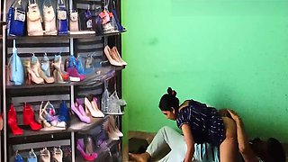 Sessions of pleasure in the chappal shop with Parizadi