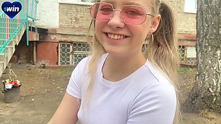 Hipster hussy filthy blowjob clip