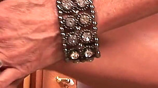 Hot Cougar Vibrates Her Pretty Pussy and Squirts Everywhere