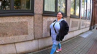 Amateur BBW Kristin with glasses masturbates