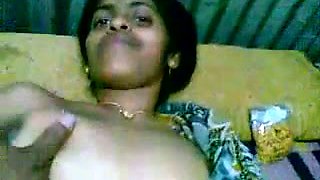 Amateur skinned Desi aunty flashed her small tits with puffy nipples