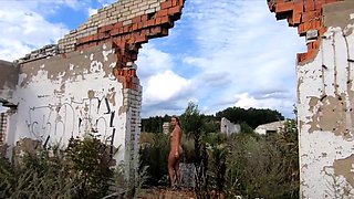 Exhibitionist Blonde Flashes in Ruins, Big Ass on Cam