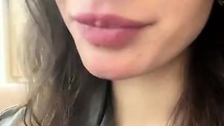 Shy_priincess masturbates in public toilet