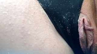 Secret pissing at the beach