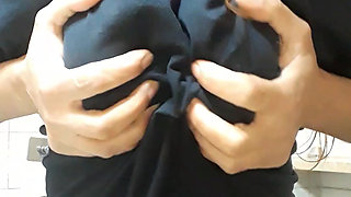 Indian hot bhabi playing own big boobs tight nipel