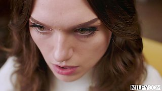 Exploring MILF boss' lusty side by fucking her in her office