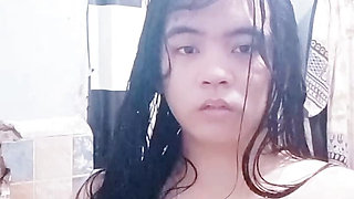 Filipina Babe Plays While on Secret Video Call