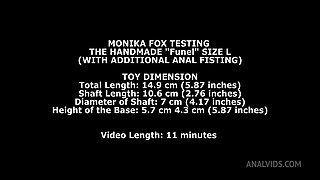 Monika Fox Testing the handmade inspection kit size L (with additional