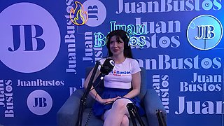 Soifiee Cooper, a brunette addicted to threesomes, cums while telling her fantasies and Juan Bustos Podcast