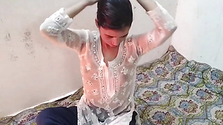 Bhabhi ko gandi video dikha kar step sister ke samne pel diya
