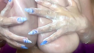 AMATEUR CHUBBY PLAYS WITH PUSSY BIG BOOBS