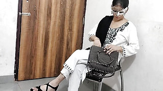 College girl ko paise dekar jabar dasti pakad ke pel diya