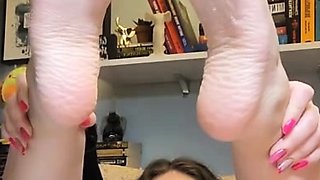 Amateur Foot Fetish Girlfriend Sucks and gives a Footjob