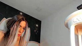 Shemale tranny sucking dick