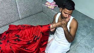 Alluring Indian cougar coquette hot adult video