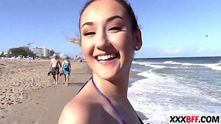 Spring break buddies sharing a cock