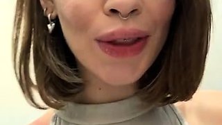 Shy_priincess masturbates in public toilet