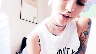 Amateur brunette double toying on webcam