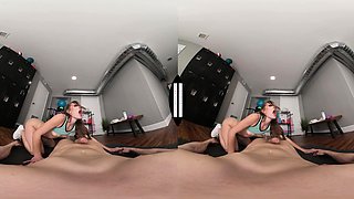 Katie Kush - Fitness babe Katie Kush is horny at the gym