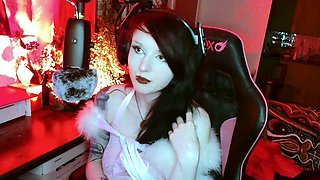Amateur Webcam Chick Masturbates On Webcam More at