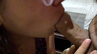 Amateur Girlfriend Enjoys Blowjob Und Swallow a Good Cumshot in Her Mouth