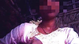 Desi mallu aunty pink frock me chuchi masala rahi hai