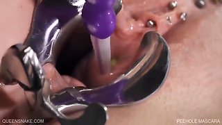 Lesben Peehole Insertion