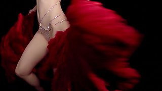 Shining burlesque babe reveals her jugs