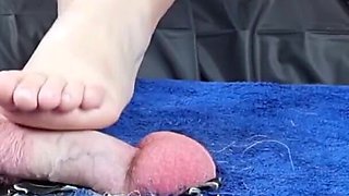 Amateur Ballbusting and Crunshing with Hot Socks and Barfoot