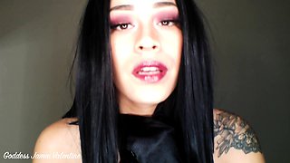 Big boob brunette masturbates on webcam