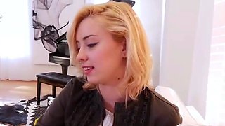Smoking hot blonde is ready to do porn