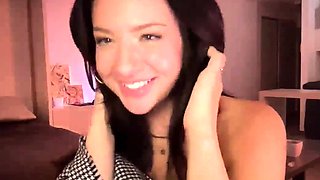 Teen brunette perfect body webcam