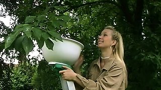 Amateur blonde girlfriend homemade blowjob and handjob