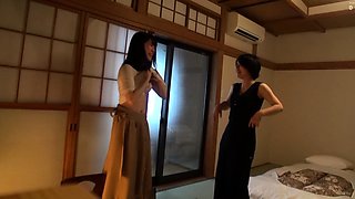 Amateur Asian Lesbians Kissing