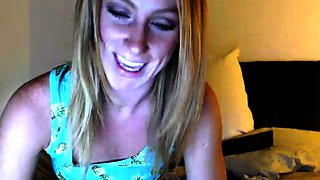 amateur lovebi flashing ass on live webcam