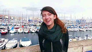 Cat In Mini plays it quits... - Jacquie et Michel TV