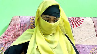 Arab amateur MILF hot video
