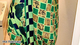 Indian Desi Neighbour Aunty Fucked by Lover in Hotel Room with Big Penis